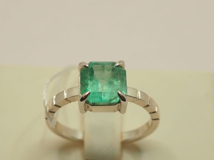 Кольцо с изумрудом 2.23 карат - 281