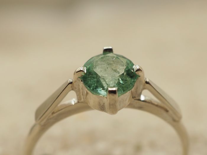 Серебряное кольцо с натуральным бериллом-670